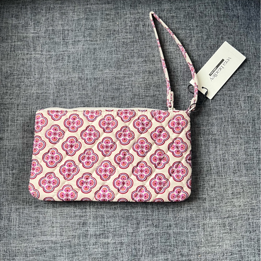 NWT Vera Bradley Lavender Geo Essential Wristlet. Cotton quilted. - Picture 8 of 9